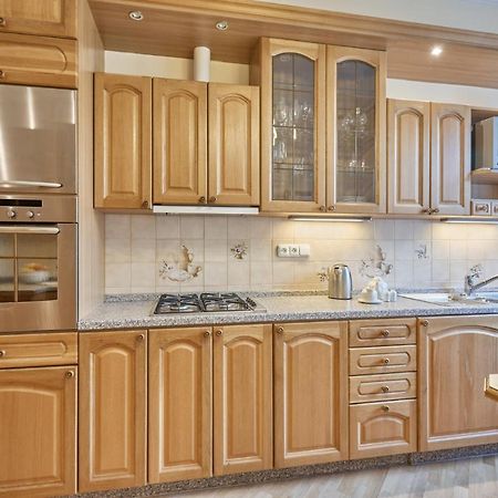 Villa Deluxe Apartments Κάρλοβι Βάρι Εξωτερικό φωτογραφία