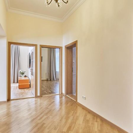 Villa Deluxe Apartments Κάρλοβι Βάρι Εξωτερικό φωτογραφία