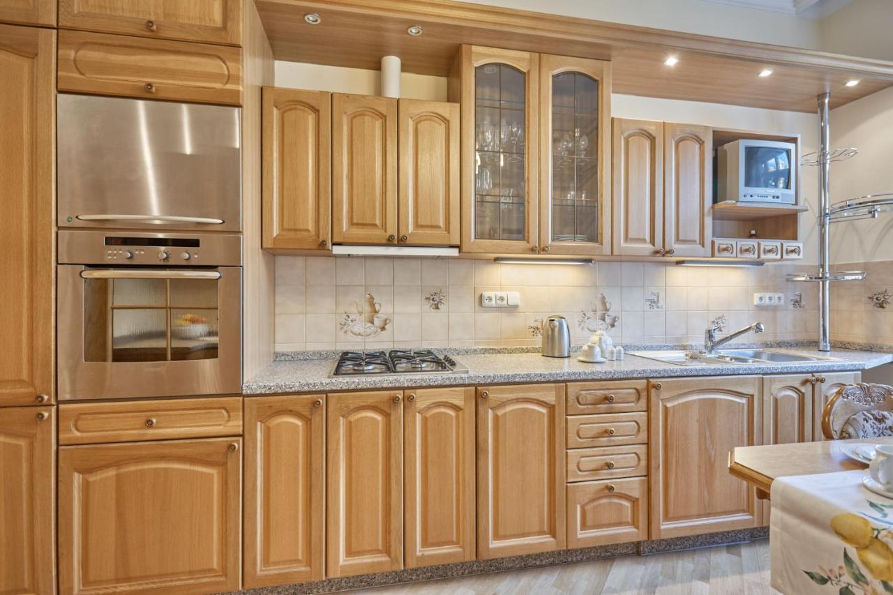 Villa Deluxe Apartments Κάρλοβι Βάρι Εξωτερικό φωτογραφία