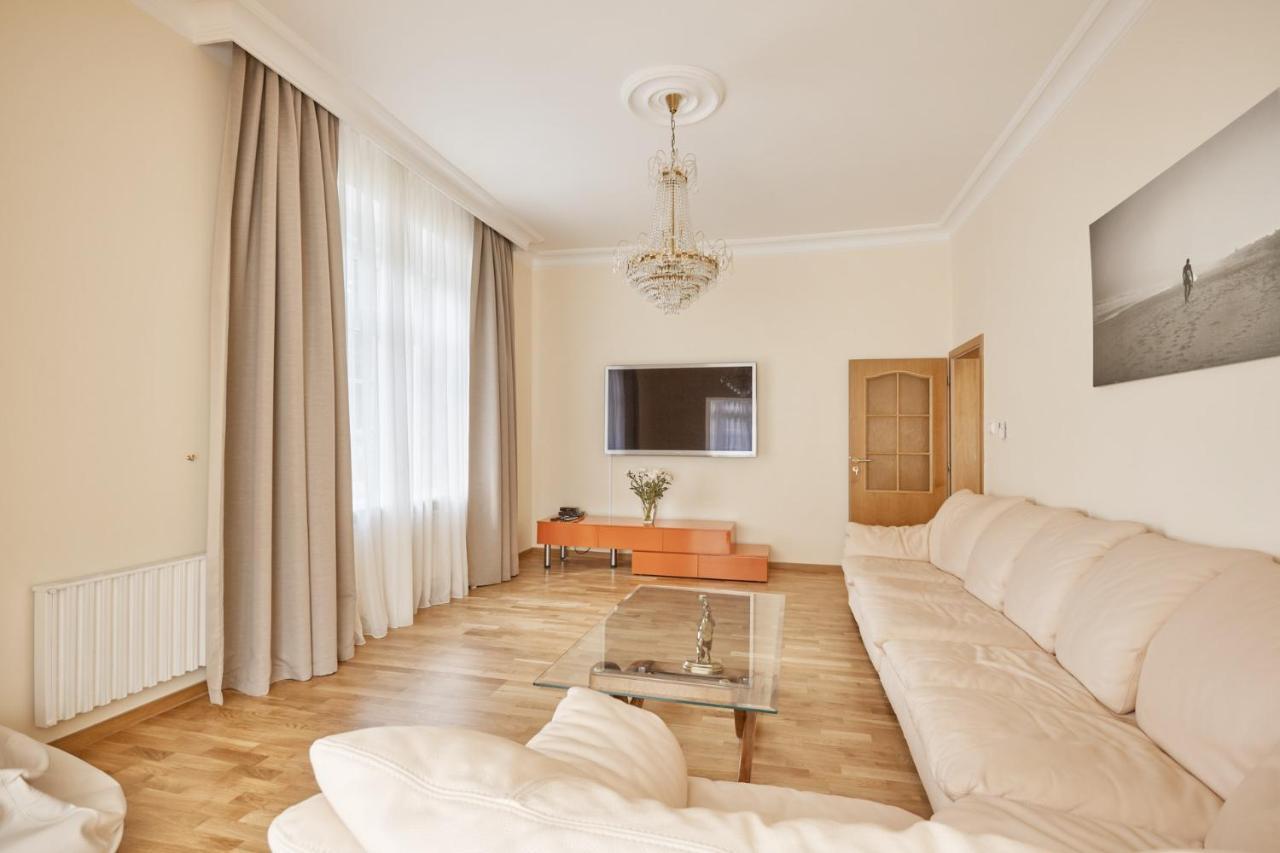 Villa Deluxe Apartments Κάρλοβι Βάρι Εξωτερικό φωτογραφία