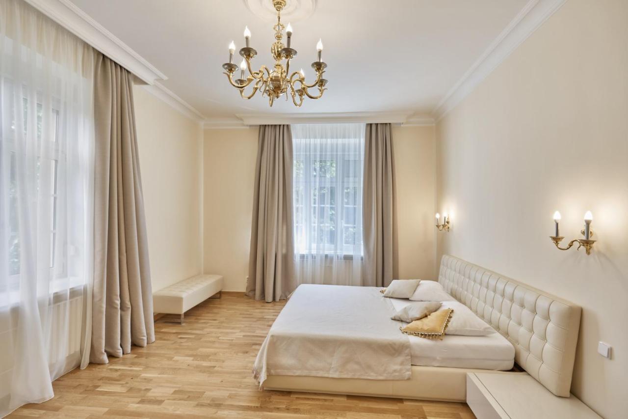 Villa Deluxe Apartments Κάρλοβι Βάρι Εξωτερικό φωτογραφία