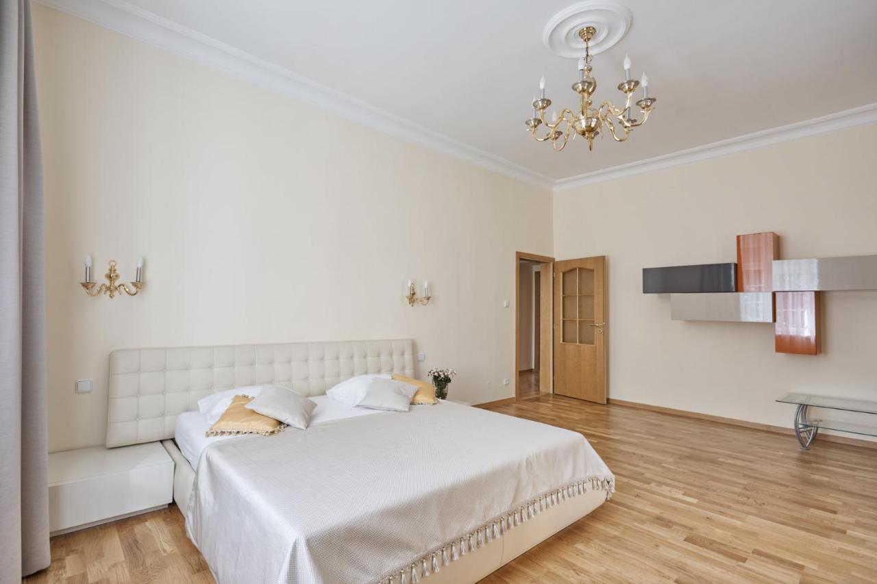 Villa Deluxe Apartments Κάρλοβι Βάρι Εξωτερικό φωτογραφία