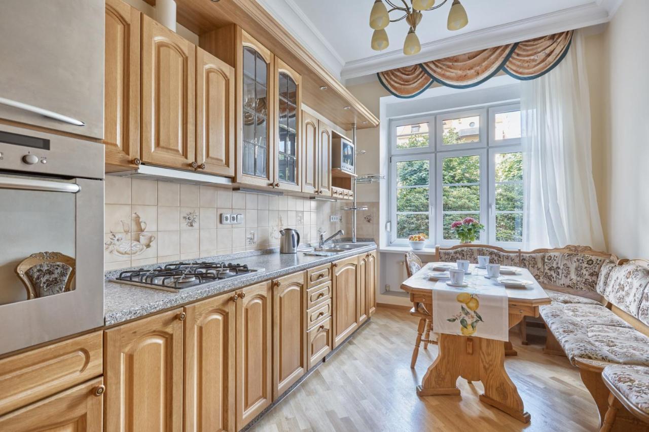 Villa Deluxe Apartments Κάρλοβι Βάρι Εξωτερικό φωτογραφία